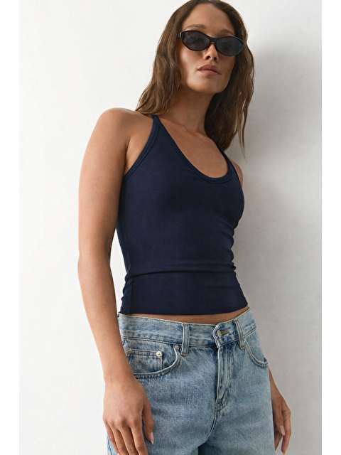 Madmext Lacivert Basic Vücuda Oturan Kolsuz Kadın Atlet Mg2639