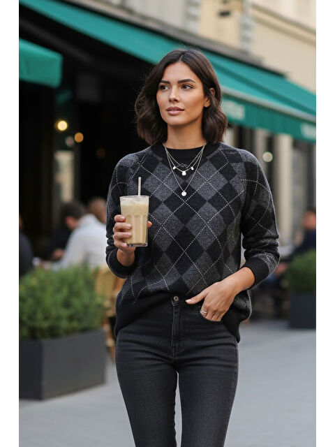 Tarz Cool Kadın Siyah Yumuşak Dokulu Geniş Kalıp Bisiklet Yaka Baklava Triko Kazak - S000492602-19351