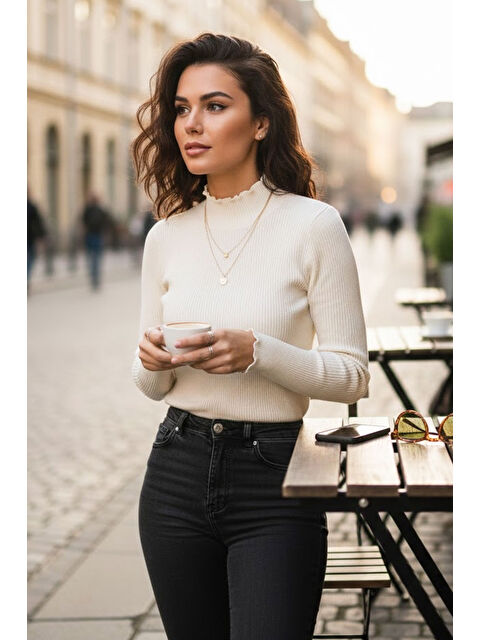 Tarz Cool Kadın Krem Yarım Balıkçı Detaylı Triko Kazak - S000492601-19966