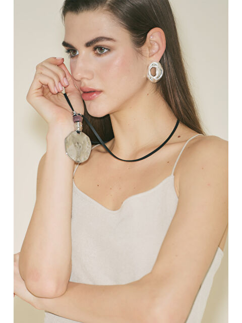 Manuka Yuvarlak Madalyon Kolye Siyah Gümüş - S000529693-18105