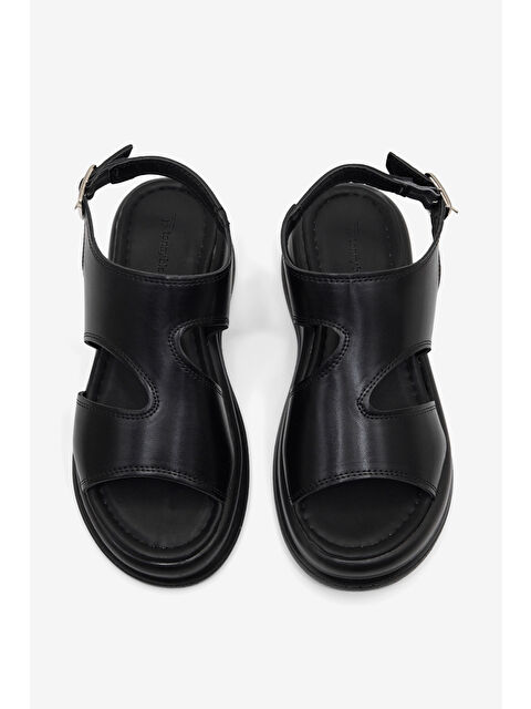 TONNY BLACK Kadın Siyah Rahat Kalıp Düz Tokalı Sandalet