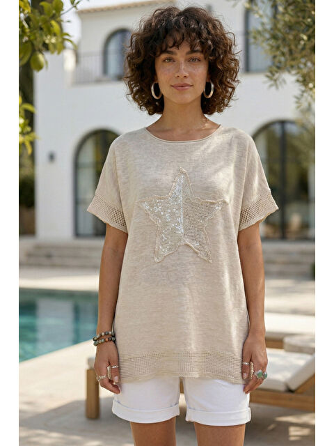 Chiccy Bej Yuvarlak Yaka Düşük Kol Etek Ve Kol Ucu File Detaylı Yıldız Aplikeli Casual Dokuma Bluz 65 60