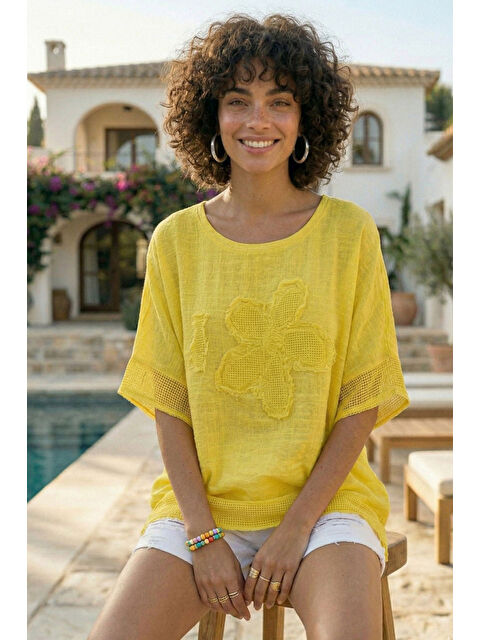 Chiccy Sarı Yuvarlak Yaka Düşük Kol Etek Ve Kol Ucu File Detaylı Çiçek Aplikeli Casual Dokuma Bluz 65 60