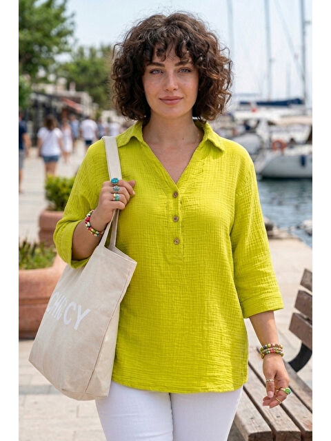 Chiccy Fıstık Yeşili Gömlek Yaka Düğmeli 3/4 Kol Yanları Düğmeli Casual Müslin Dokuma Bluz 67 67