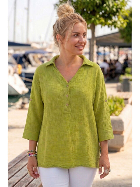 Chiccy Yeşil Gömlek Yaka Düğmeli 3/4 Kol Yanları Düğmeli Casual Müslin Dokuma Bluz 67 67