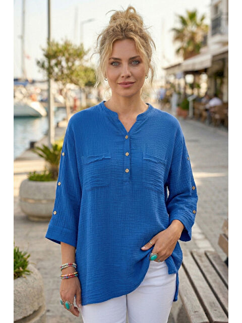 Chiccy Mavi Hakim Yaka 3/4 Kol Düğmeli Çift Cepli Yanları Düğmeli Casual Müslin Dokuma Bluz 70 65