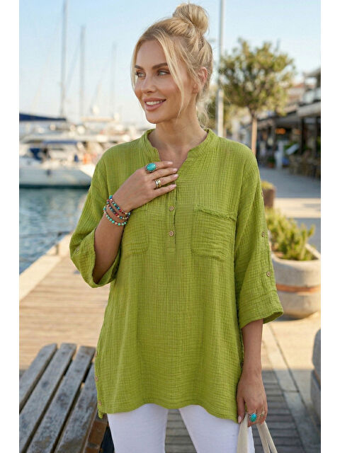 Chiccy Yeşil Hakim Yaka 3/4 Kol Düğmeli Çift Cepli Yanları Düğmeli Casual Müslin Dokuma Bluz 70 65