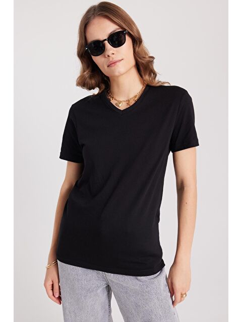 TUDORS Kadın Slim Fit Dar Kesim %100 Pamuk Yumuşak Dokulu Siyah V Yaka Tişört - S000523359-19351