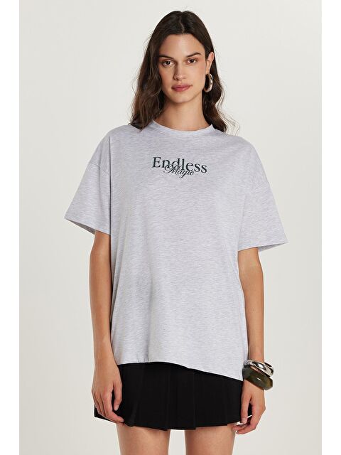 TUDORS Kadın Regular Fit Klasik Kesim Kısa Kollu Bisiklet Yaka Baskılı Gri Tişört - S000523361-20600