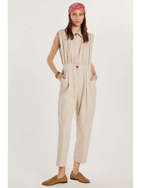 TUDORS Kadın Slim Fit Dar Kesim Sıfır Kollu Düğmeli Polo Yaka Bej Tulum - S000523365-19928