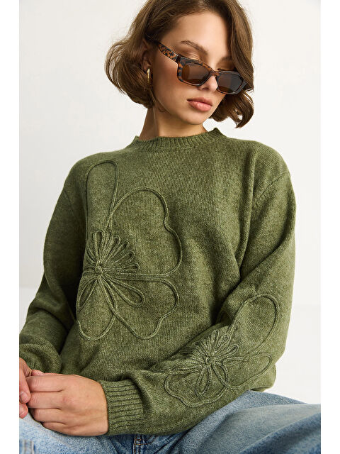 SHADE Kadın Yumuşak Dokulu Çiçek Desen İşlmeli Triko Kazak - S000442431-18194