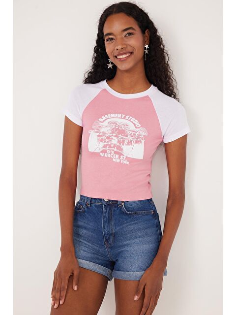 TUDORS Kadın Slim Fit Dar Kesim %100 Pamuk Kısa Kollu Bisiklet Yaka Baskılı Pembe Tişört - S000523383-20024