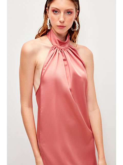 Muni Muni Halter Yaka Saten Davet Elbisesi