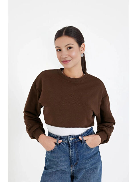 Hazelin Kadın Kahverengi Basic Bisiklet Yaka Uzun Kollu Crop Sweatshirt HZL24W-ZK11351 - S000443045-19413