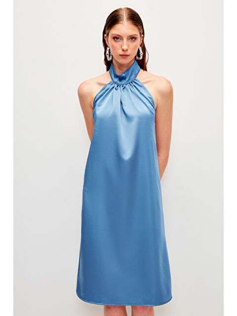 Muni Muni Halter Yaka Saten Davet Elbisesi