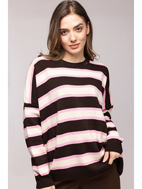 Saade Kahverengi Çizgili Oversize Bisiklet Yaka Triko Kazak - Düşük Omuz - S000506763-19413