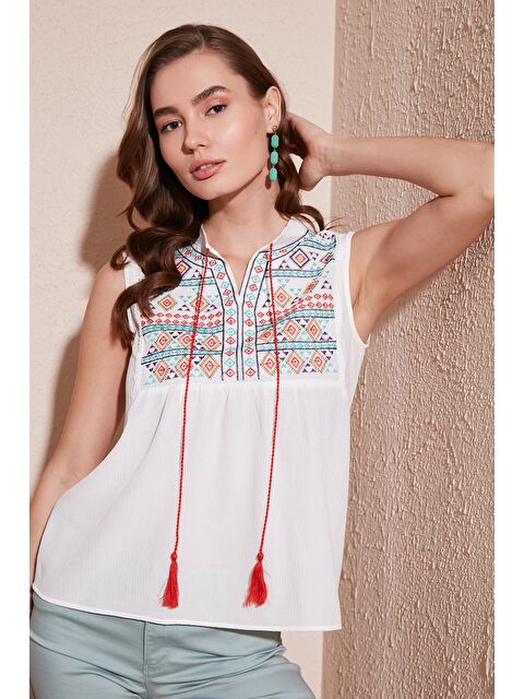 Lela Pamuklu Regular Fit Nakış İşlemeli Kadın Bluz 611Bz0249 - S000145613-19965