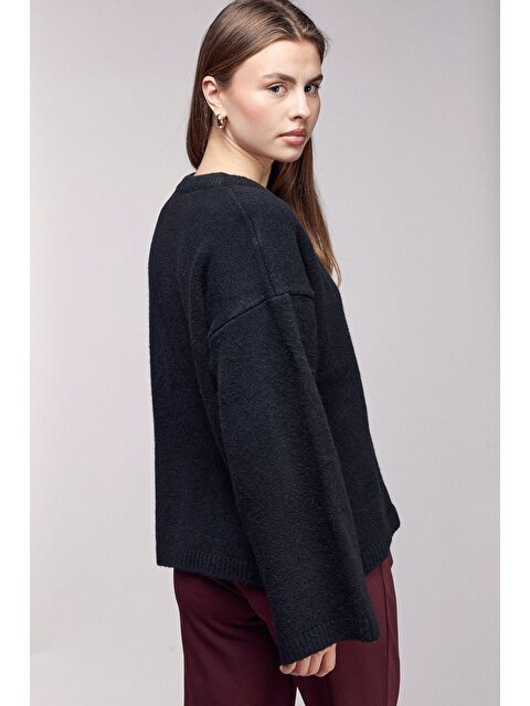 Saade Siyah Bisiklet Yaka Oversize Dokulu Triko Kazak - Geniş Kol Detay - S000506765-19351