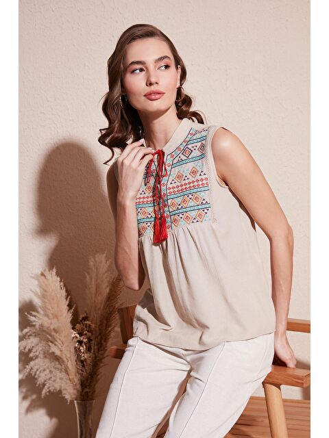 Lela Pamuklu Regular Fit Nakış İşlemeli Kadın Bluz 611Bz0249 - S000145613-19928