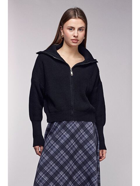 Saade Siyah Fermuarlı Dik Yaka Triko Hırka - Düşük Omuz - S000506769-19351