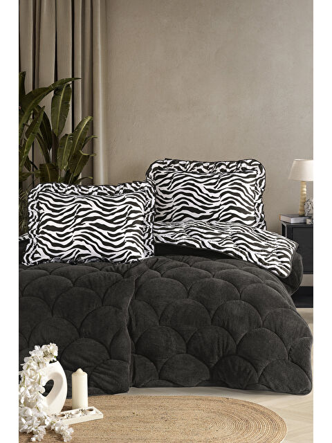 Nordqueen Wellsoft Çift Kişilik Fırfırlı Yorgan Seti 195x215 cm Çift Taraflı Pelüş Yorgan + 2 Yastık Kılıfı