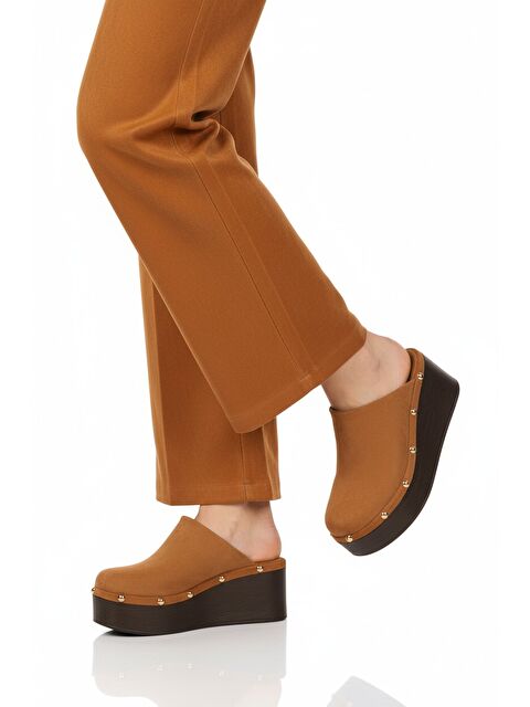 Ayakmod Taba Yüksek Taban Önü Kapalı Kadın Topuklu Terlik 322220 Z