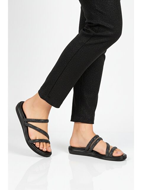 Ayakmod Siyah Taş İşlemeli Hafif İnce Taban Kadın Terlik 422248 Z