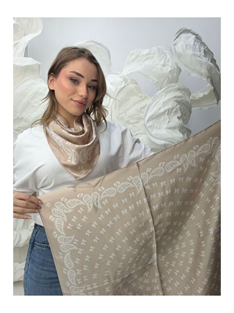 Luminos Butik Bej Şal Desenli 70x70 Fular FLR3012