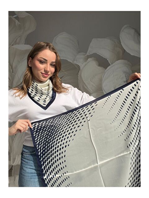 Luminos Butik Lacivert Puantiye Desenli 70x70 Fular FLR3011