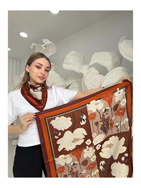 Luminos Butik Kahverengi Çiçek Desenli Fular FLR3023