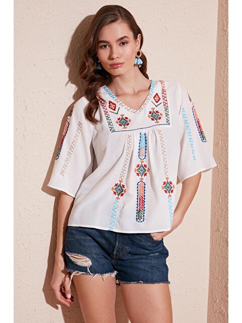 Lela Pamuklu Regular Fit Nakış İşlemeli Bluz 611Bz0247 - S000145615-19965