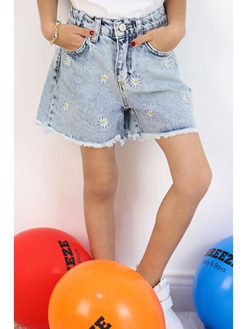 Breeze Kız Çocuk Şort Jean Papatya Nakışlı Paçası Püskül Detaylı Açık Mavi (5-9 Yaş) - S000491440-17437