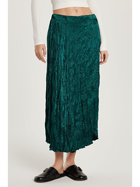 TUDORS Kadın Regular Fit Desenli Saten Yeşil Etek - S000521686-18194