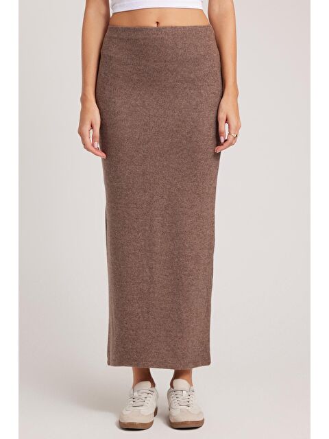 TUDORS Kadın Slim Fit Dar Kesim Yırtmaçlı Kahverengi Etek - S000521699-19413