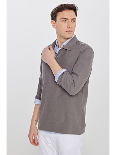 AC&Co / Altınyıldız Classics Erkek Vizon %100 Pamuk Slim Fit Dar Kesim Polo Yaka Jakarlı Triko Tişört