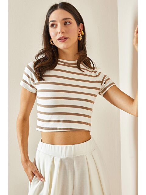 Xhan Bej Bisiklet Yaka Çizgili Crop Tişört 5YXK1-48698-25 - S000219948-19928