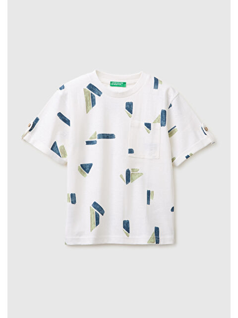 United Colors Of Benetton Erkek Çocuk Beyaz Logo İşlemeli Düğmeli Cep Detaylı Tamamı Desenli T-Shirt