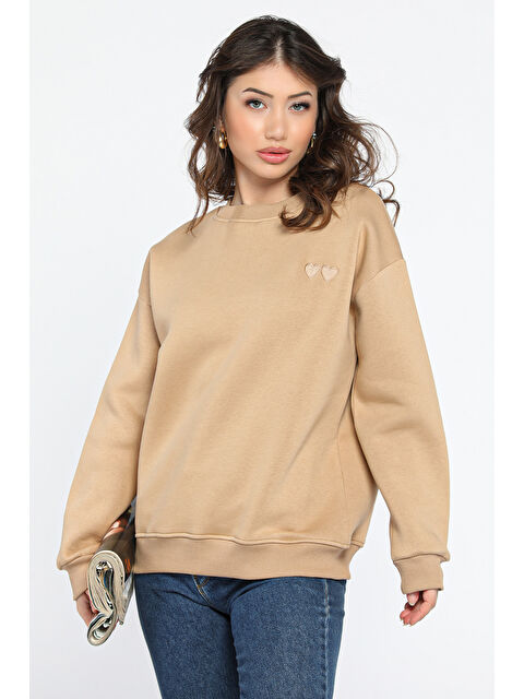 Gülseli Kalp Nakışlı Üç İplik Şardonlu Kadın Sweatshirt - S000326499-19966