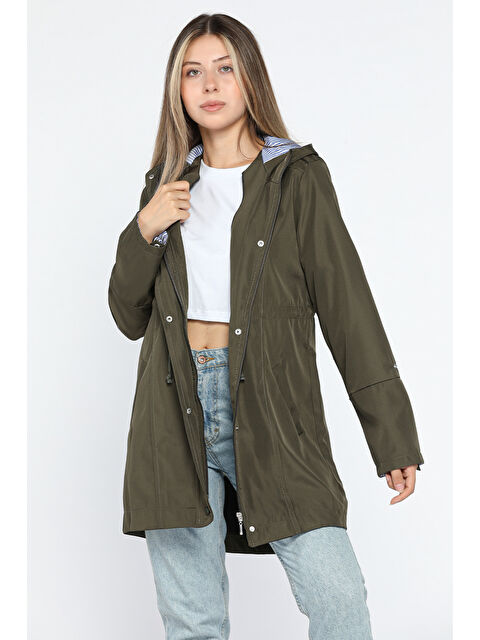 Gülseli Kadın Kapüşonlu Çizgi Detaylı Trençkot - S000300675-18547