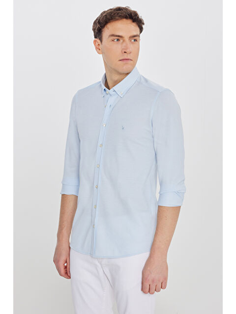 Altınyıldız Classics Erkek Mavi 360 Her Yöne Esneyen Pamuklu Tailored Slim Fit Dar Kesim Düğmeli Yaka Örme Gömlek