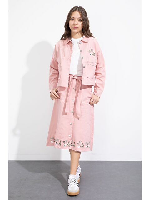 Cansın Mini Pembe Nakış Detaylı Jean Ceketli Kuşaklı Etekli Kız Çocuk 3lü Takım 23502 - S000495574-20024