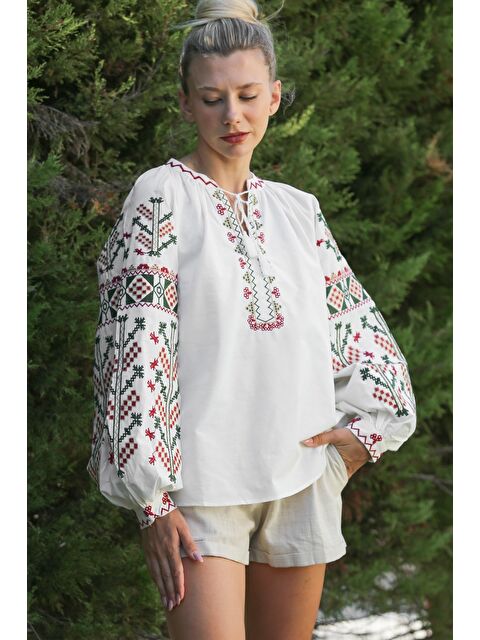 Chiccy Beyaz Boyundan Bağlamalı Balon Kol Yaka Ve Kol Nakışlı Dokuma Casual Bluz - S000358581-20063