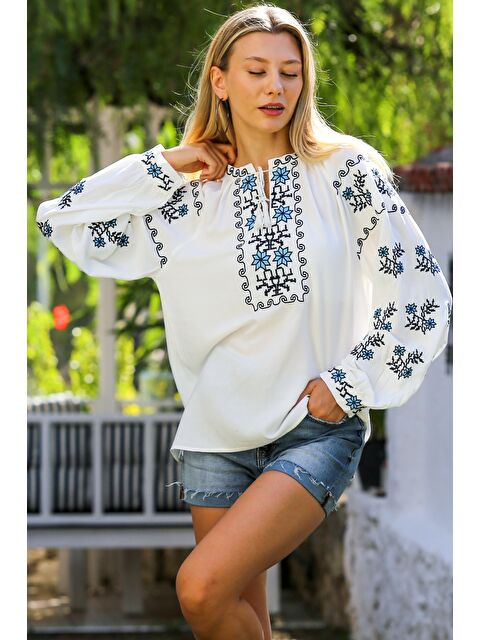 Chiccy Beyaz Boyundan Bağlamalı Balon Kol Yaka Ve Kol Nakışlı Dokuma Casual Bluz - S000358584-20063