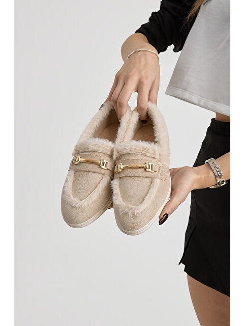 TONNY BLACK Kadın Bej Termo Taban Kürk Detaylı Süet Görünümlü Tokalı Günlük Loafer Ayakkabı - S000493913-19928