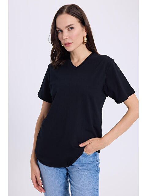 TUDORS Kadın Slim Fit Dar Kesim Pamuklu Yumuşak Dokulu Elastanlı Esnek Kumaş Düz Basic Siyah V Yaka Tişört - S000523406-19351