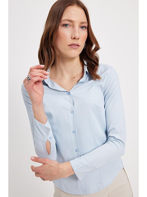 TUDORS Kadın Slim Fit Dar Kesim Pensli Vucüda Oturan Klasik Yaka Uzun Kollu Elastanlı Mavi Gömlek - S000521763-17234