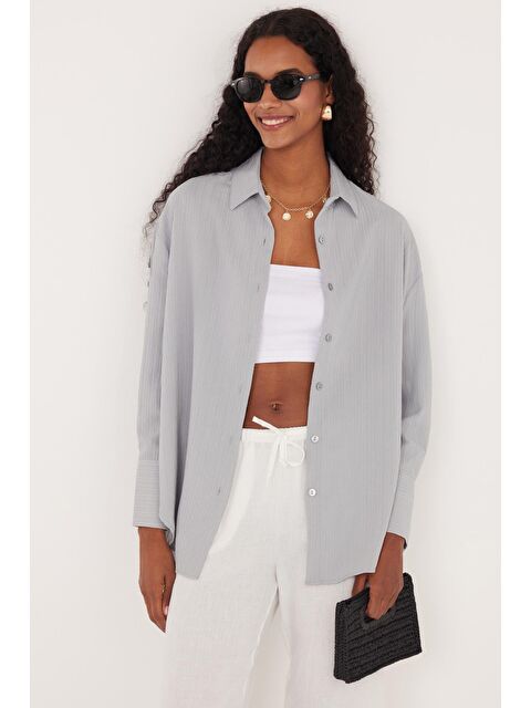 TUDORS Kadın Oversize Geniş Kesim Bürümcük Pens Detaylı Uzun Kollu Dokulu Gri Gömlek - S000521767-20600