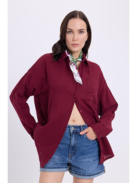TUDORS Kadın Oversize Geniş Kesim %100 Pamuk Müslin Kumaş Uzun Kollu Cepli Dokulu Bordo Gömlek - S000521766-19951