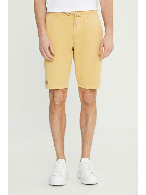 AC&Co / Altınyıldız Classics Erkek Sarı Slim Fit Dar Kesim Pamuklu Yan Cepli Şort