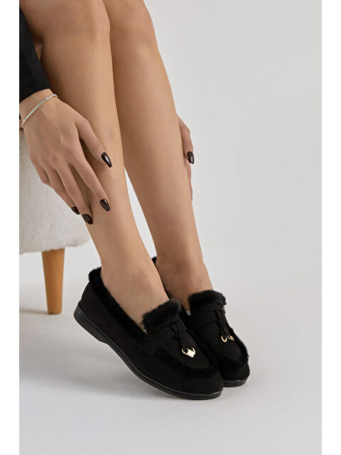 TONNY BLACK Kadın Siyah Termo Taban Kürk Detaylı Süet Görünümlü Tokalı Günlük Loafer Ayakkabı - S000493920-19351